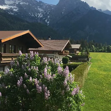 Bergwiesen Apartman *